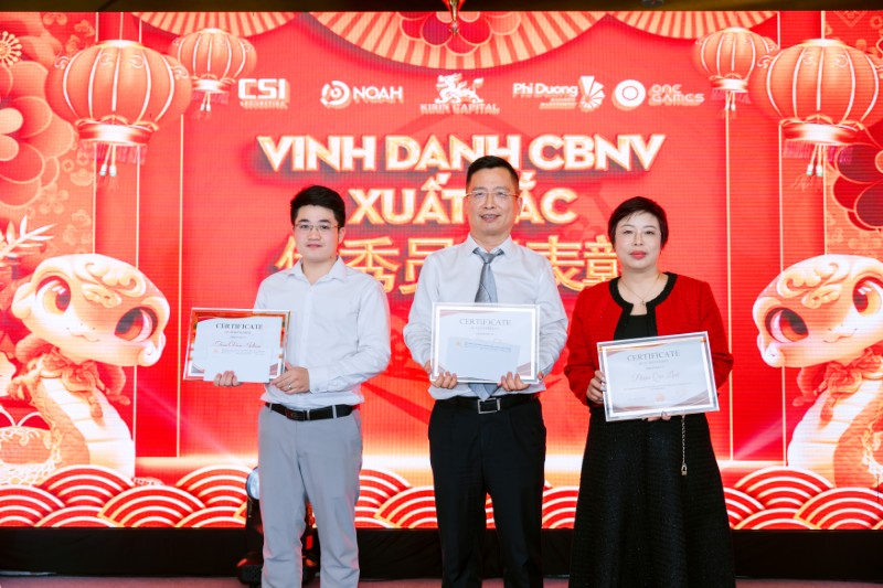 ông Vương Vệ Á vinh danh các nhân viên xuất sắc của Kirin Capital trong năm 2024